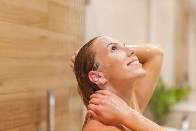 Jak stosować szampon przeciwłupieżowy?