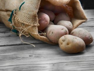 Gotowanie ziemniaków na czas: Jak przyśpieszyć ten proces?