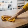 Czyszczenie blatu z laminatu - domowe sposoby na mikrozarysowania
