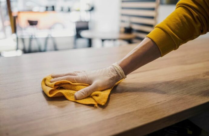 Czyszczenie blatu z laminatu – domowe sposoby na mikrozarysowania